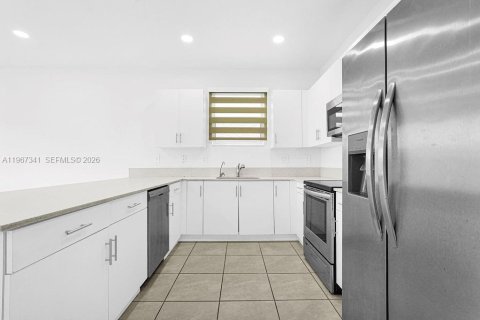 Casa en venta en Miami, Florida, 4 dormitorios, 173.73 m2 № 2029128 - foto 4