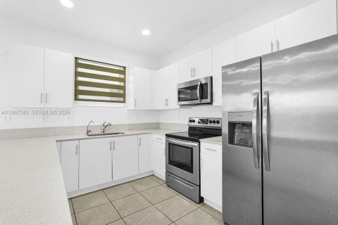 Casa en venta en Miami, Florida, 4 dormitorios, 173.73 m2 № 2029128 - foto 3