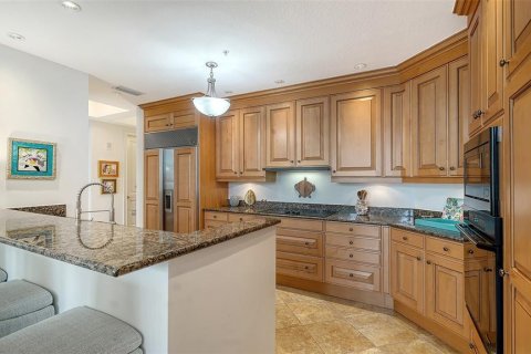 Condo in Sarasota, Florida, 2 bedrooms № 2207495 - photo 20