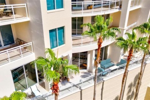 Condo in Sarasota, Florida, 2 bedrooms № 2207495 - photo 5