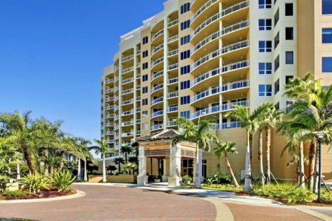 Condo in Sarasota, Florida, 2 bedrooms № 2207495 - photo 2