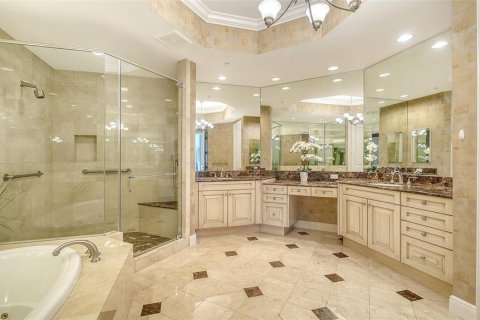 Condo in Sarasota, Florida, 2 bedrooms № 2207495 - photo 28