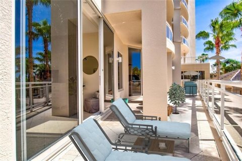Condo in Sarasota, Florida, 2 bedrooms № 2207495 - photo 6