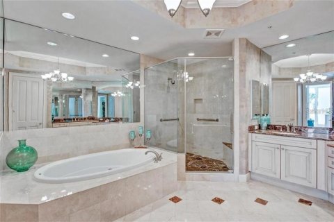 Condo in Sarasota, Florida, 2 bedrooms № 2207495 - photo 27