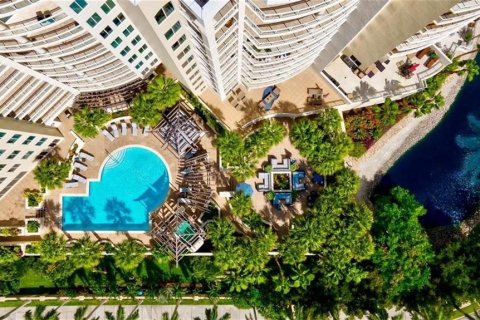 Condo in Sarasota, Florida, 2 bedrooms № 2207495 - photo 4