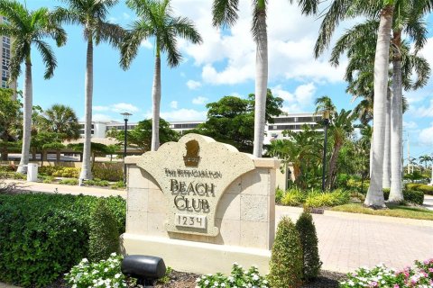 Condo in Sarasota, Florida, 2 bedrooms № 2207495 - photo 10