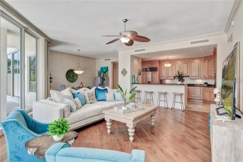 Condo in Sarasota, Florida, 2 bedrooms № 2207495 - photo 11