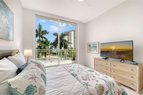 Condo in Sarasota, Florida, 2 bedrooms № 2207495 - photo 30