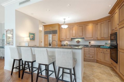 Condo in Sarasota, Florida, 2 bedrooms № 2207495 - photo 18