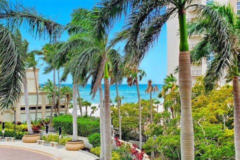 Condo in Sarasota, Florida, 2 bedrooms № 2207495 - photo 8