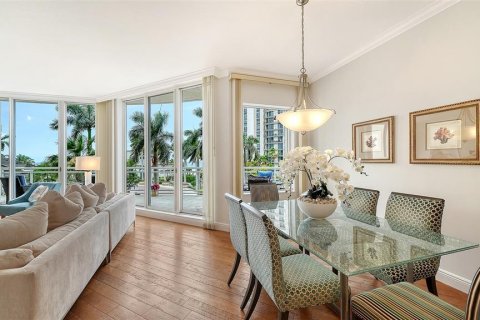 Condo in Sarasota, Florida, 2 bedrooms № 2207495 - photo 13