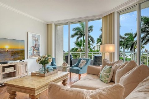 Condo in Sarasota, Florida, 2 bedrooms № 2207495 - photo 16