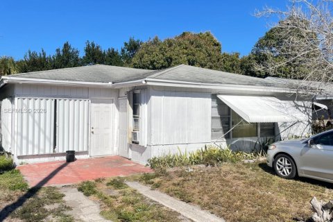 House in St. Lucie, Florida 2 bedrooms, 87.51 sq.m. № 2032485