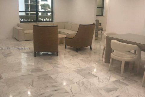 Снять в аренду квартиру в Бэл-Харбор, Флорида 2 спальни, 133.22м2, № 2082462 - фото 3