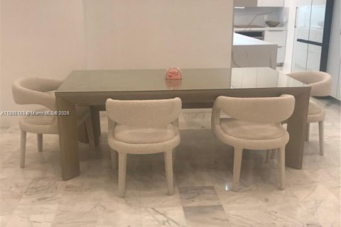 Снять в аренду квартиру в Бэл-Харбор, Флорида 2 спальни, 133.22м2, № 2082462 - фото 4