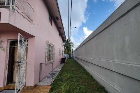 House in Miami, Florida 2 bedrooms, 96.62 sq.m. № 1754128 - photo 5
