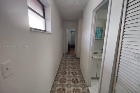 House in Miami, Florida 2 bedrooms, 96.62 sq.m. № 1754128 - photo 19