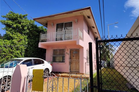 House in Miami, Florida 2 bedrooms, 96.62 sq.m. № 1754128 - photo 1