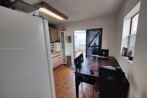 House in Miami, Florida 2 bedrooms, 96.62 sq.m. № 1754128 - photo 12