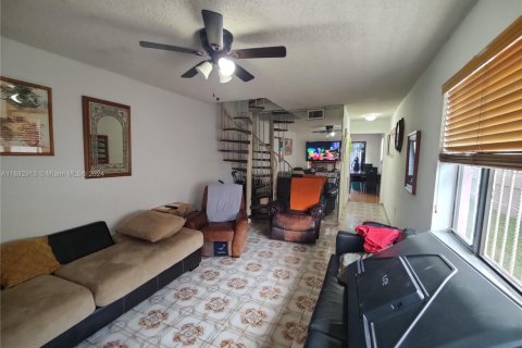 House in Miami, Florida 2 bedrooms, 96.62 sq.m. № 1754128 - photo 13