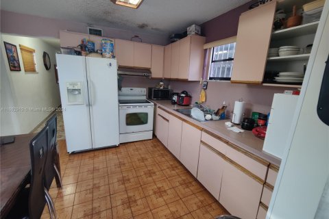 House in Miami, Florida 2 bedrooms, 96.62 sq.m. № 1754128 - photo 11