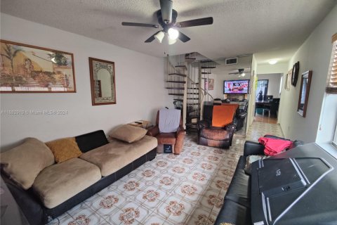 House in Miami, Florida 2 bedrooms, 96.62 sq.m. № 1754128 - photo 14