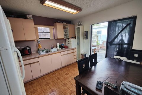 House in Miami, Florida 2 bedrooms, 96.62 sq.m. № 1754128 - photo 10