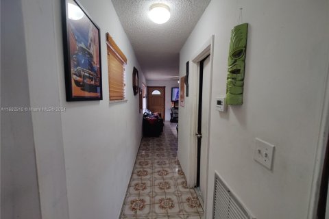 House in Miami, Florida 2 bedrooms, 96.62 sq.m. № 1754128 - photo 24
