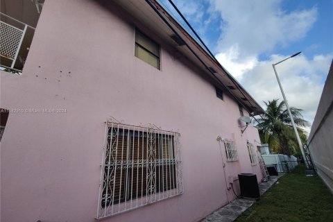 House in Miami, Florida 2 bedrooms, 96.62 sq.m. № 1754128 - photo 4