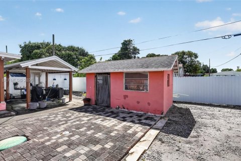 Villa ou maison à vendre à Miami, Floride: 4 chambres, 173.54 m2 № 2063461 - photo 25
