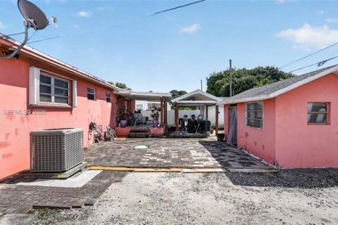 Villa ou maison à vendre à Miami, Floride: 4 chambres, 173.54 m2 № 2063461 - photo 24