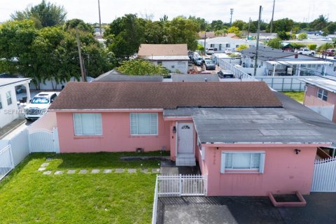 Villa ou maison à vendre à Miami, Floride: 4 chambres, 173.54 m2 № 2063461 - photo 3