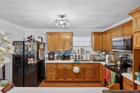 Villa ou maison à vendre à Miami, Floride: 4 chambres, 173.54 m2 № 2063461 - photo 22