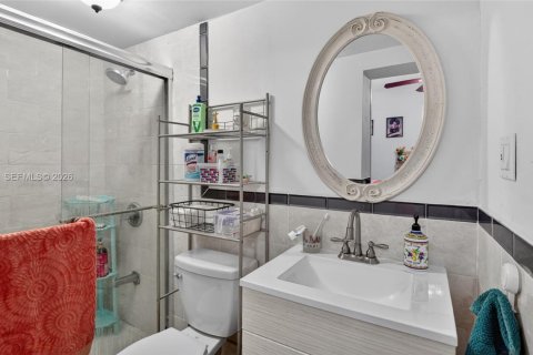 Villa ou maison à vendre à Miami, Floride: 4 chambres, 173.54 m2 № 2063461 - photo 17