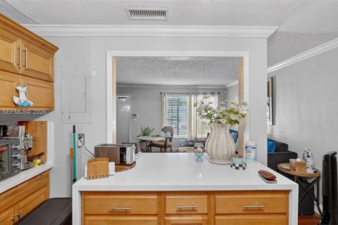 Villa ou maison à vendre à Miami, Floride: 4 chambres, 173.54 m2 № 2063461 - photo 15