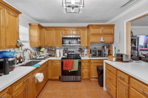 Villa ou maison à vendre à Miami, Floride: 4 chambres, 173.54 m2 № 2063461 - photo 13