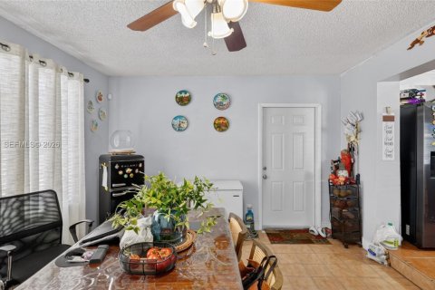 Villa ou maison à vendre à Miami, Floride: 4 chambres, 173.54 m2 № 2063461 - photo 11