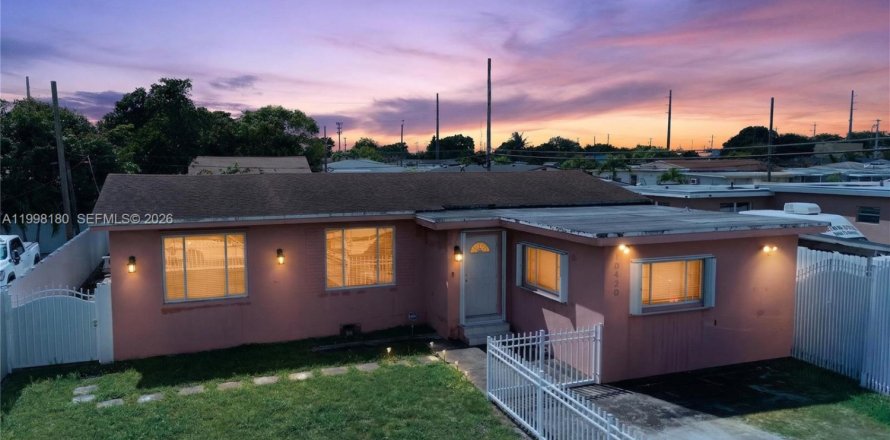 Villa ou maison à Miami, Floride 4 chambres, 173.54 m2 № 2063461