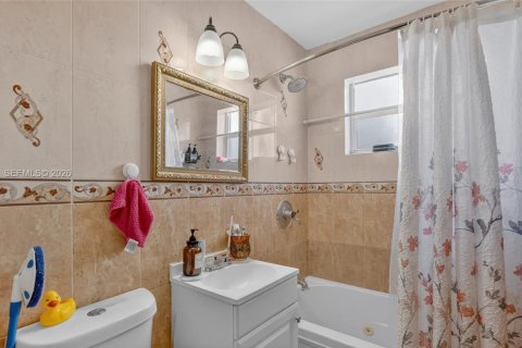 Villa ou maison à vendre à Miami, Floride: 4 chambres, 173.54 m2 № 2063461 - photo 20