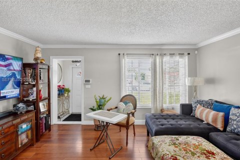 Villa ou maison à vendre à Miami, Floride: 4 chambres, 173.54 m2 № 2063461 - photo 8