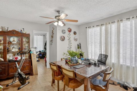 Villa ou maison à vendre à Miami, Floride: 4 chambres, 173.54 m2 № 2063461 - photo 10