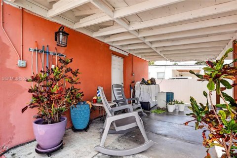 Villa ou maison à vendre à Miami, Floride: 4 chambres, 173.54 m2 № 2063461 - photo 26