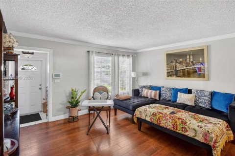 Villa ou maison à vendre à Miami, Floride: 4 chambres, 173.54 m2 № 2063461 - photo 6