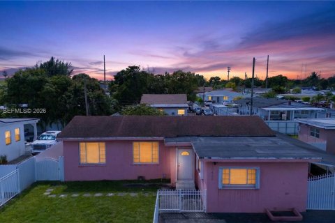 Villa ou maison à vendre à Miami, Floride: 4 chambres, 173.54 m2 № 2063461 - photo 4