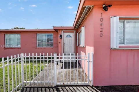 Villa ou maison à vendre à Miami, Floride: 4 chambres, 173.54 m2 № 2063461 - photo 5