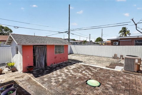 Villa ou maison à vendre à Miami, Floride: 4 chambres, 173.54 m2 № 2063461 - photo 28