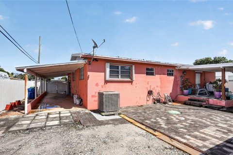 Villa ou maison à vendre à Miami, Floride: 4 chambres, 173.54 m2 № 2063461 - photo 23