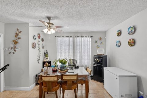 Villa ou maison à vendre à Miami, Floride: 4 chambres, 173.54 m2 № 2063461 - photo 9