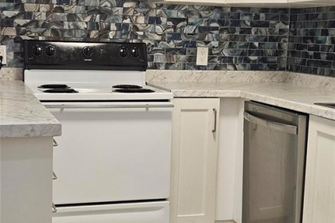 House in Clearwater, Florida 3 bedrooms, 97.92 sq.m. № 2431657 - photo 7