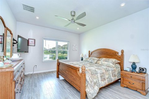 Villa ou maison à vendre à New Port Richey, Floride: 3 chambres, 187.38 m2 № 1870371 - photo 18